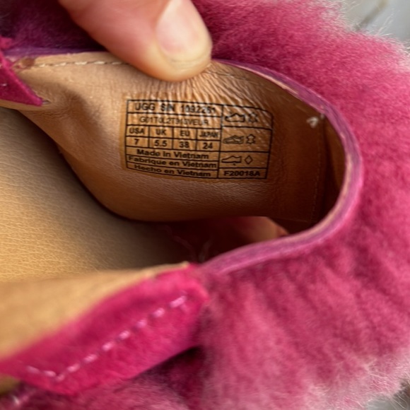 UGG | Holly Fusion Leather Sheepskin Sandal in Cerise - Picture 7 of 14